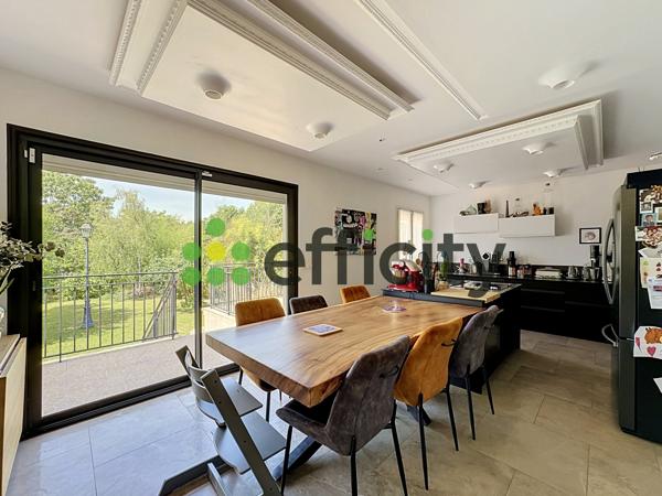 Maison
         7 pièces
        - 134 m² 548 000 € *