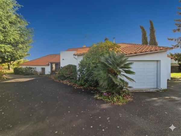 Maison Saint Pierre Montlimart 5 pièce(s) 172 m2