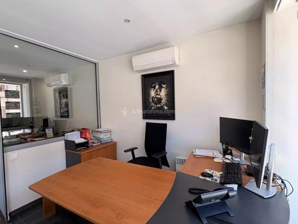 Location                                                      Local commercial
                        
                     4 pièces                      64 m2                     à Gaillac