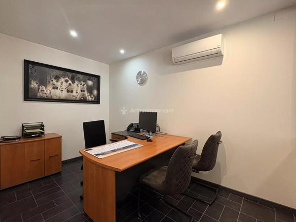 Location                                                      Local commercial
                        
                     4 pièces                      64 m2                     à Gaillac