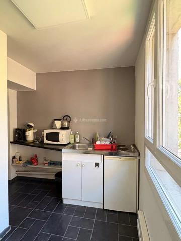 Location                                                      Local commercial
                        
                     4 pièces                      64 m2                     à Gaillac