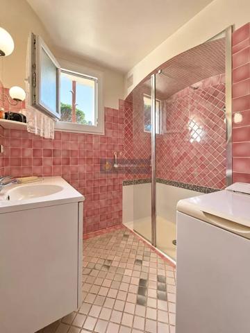 Vente                                                      Appartement
                        
                     2 pièces                      38 m2                     à Les Issambres