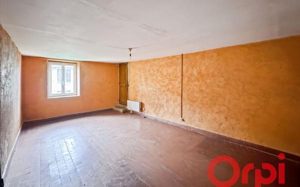 Maison à vendre    3 pièces • 104 m2 Coust