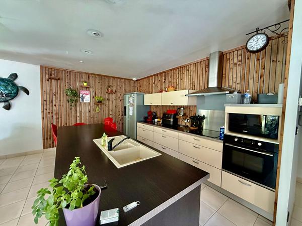 33380 MIOS Maison avec logement indépendant attenant.