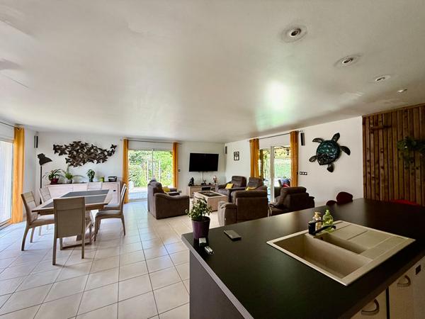 33380 MIOS Maison avec logement indépendant attenant.