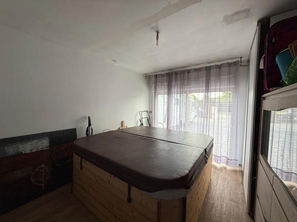 33380 MIOS Maison avec logement indépendant attenant.