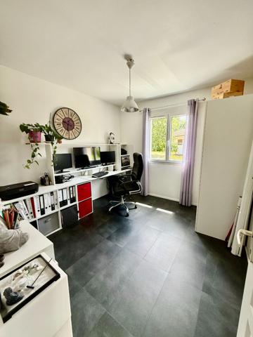 33380 MIOS Maison avec logement indépendant attenant.