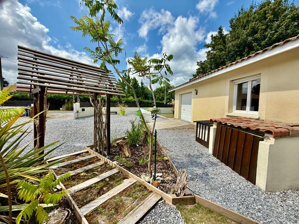33380 MIOS Maison avec logement indépendant attenant.