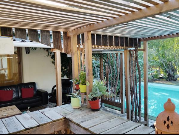 33380 MIOS Maison avec logement indépendant attenant.