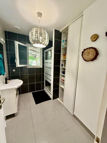 33380 MIOS Maison avec logement indépendant attenant.