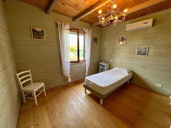 Maison en bois massif de 120m² avec gîte indépendant attenant sur une parcelle de 2800m²