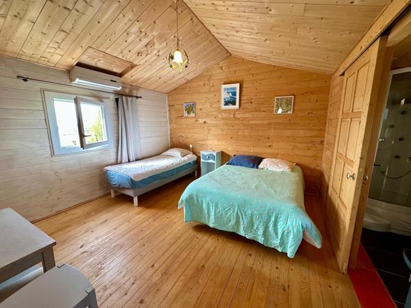 Maison en bois massif de 120m² avec gîte indépendant attenant sur une parcelle de 2800m²