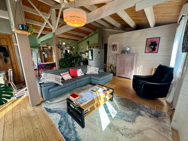 Maison en bois massif de 120m² avec gîte indépendant attenant sur une parcelle de 2800m²