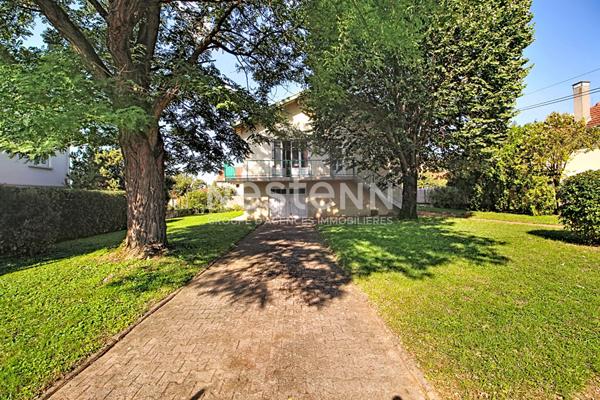 Grande maison T6 avec 5 chambres et un garage - 69500 BRON