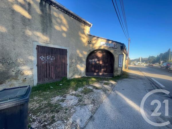 à vendre  390 m2 SAZE - 30