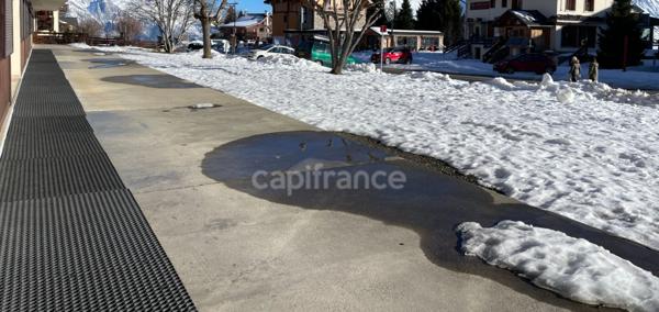 DÉMARREZ VOTRE ACTIVITÉ AU CŒUR DE LA STATION – LOCAL DISPONIBLE !