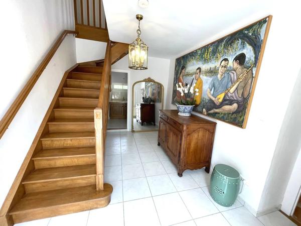 Manoir du 16ème siècle avec 15 hectares de terrain, piscine et dependances