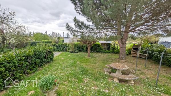 BEAU JARDIN ET PLUS DE 160 M² DE GARAGES ET SOUS SOL AMENAGE