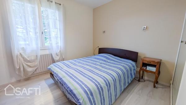 BEAU JARDIN ET PLUS DE 160 M² DE GARAGES ET SOUS SOL AMENAGE