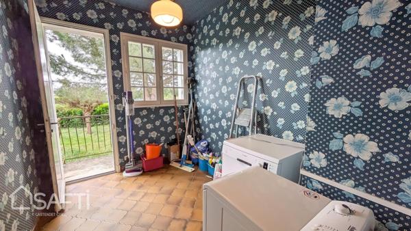 BEAU JARDIN ET PLUS DE 160 M² DE GARAGES ET SOUS SOL AMENAGE