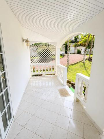 Vente                                                      Appartement
                        
                     2 pièces                                         à Saint-Joseph
