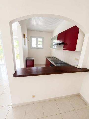 Vente                                                      Appartement
                        
                     2 pièces                                         à Saint-Joseph