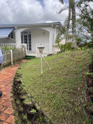 Vente                                                      Appartement
                        
                     2 pièces                                         à Saint-Joseph