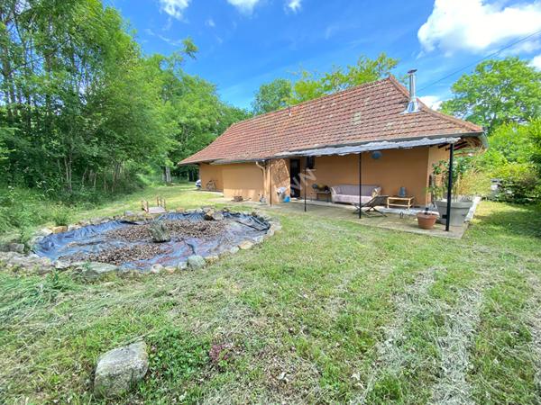 Maison située au sud LOUHANS et ses 157 arcades, proche de l'autoroute A39 et de l'A6