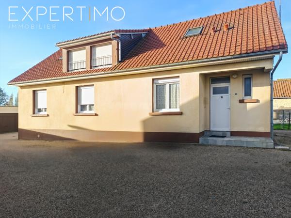 Rue (80120) Bien actuellement sous offre acceptée : Ensemble immobilier – 3 appartements et 3 garages, loués à l’année – R