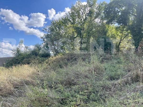 Terrain Non constructible  de 2700 m2 sur la commune d'Aubin !