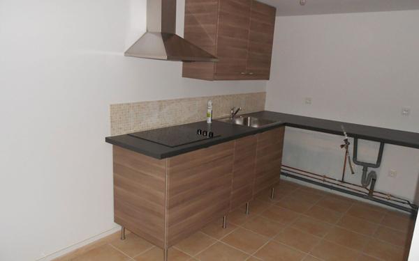 Maison à louer    3 pièces •  Condé-Sainte-Libiaire