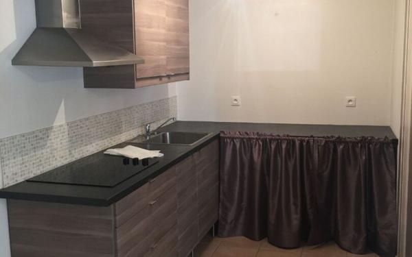 Maison à louer    3 pièces •  Condé-Sainte-Libiaire