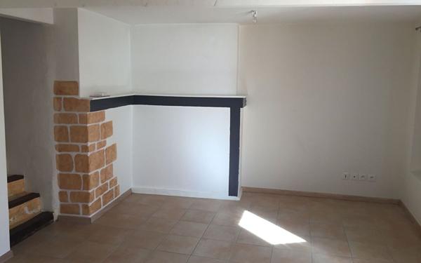 Maison à louer    3 pièces •  Condé-Sainte-Libiaire