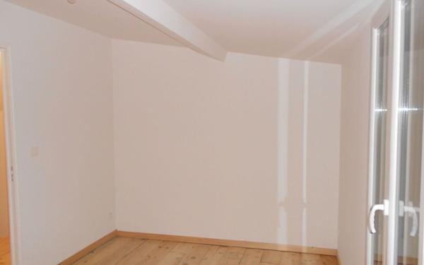 Maison à louer    3 pièces •  Condé-Sainte-Libiaire