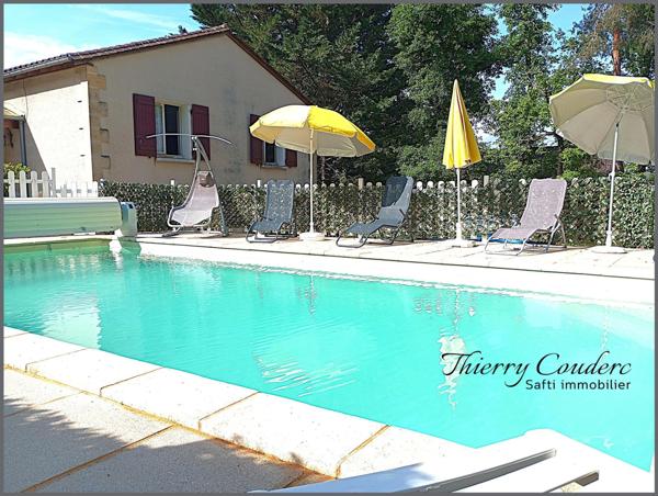 Maison avec appartement et piscine au calme.