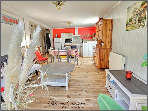 Maison avec appartement et piscine au calme.