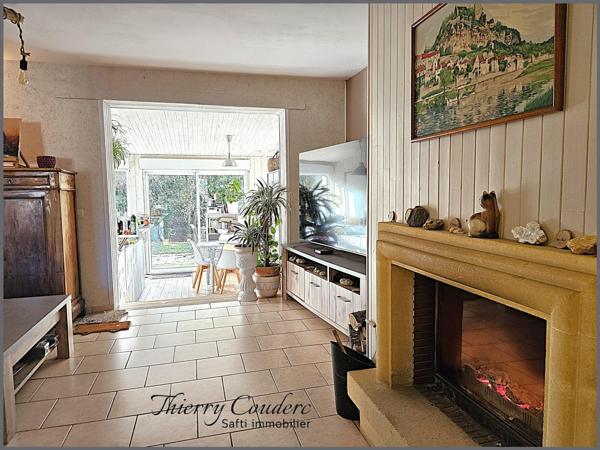 Maison avec appartement et piscine au calme.