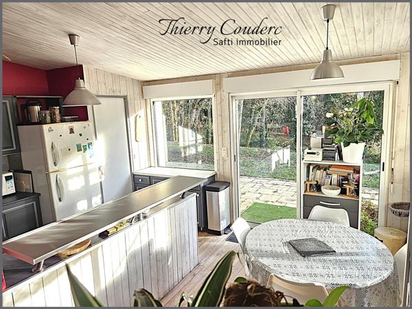 Maison avec appartement et piscine au calme.