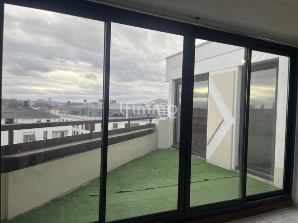 2 pieces avec terrasse au dernier étage