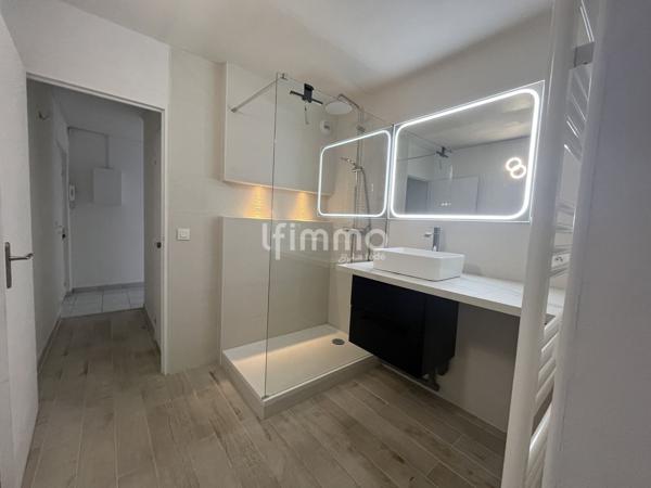 2 pieces avec terrasse au dernier étage