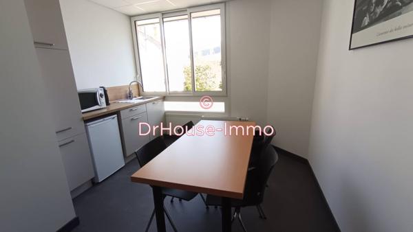 Bureau à vendre 10 pièces de 230 m²