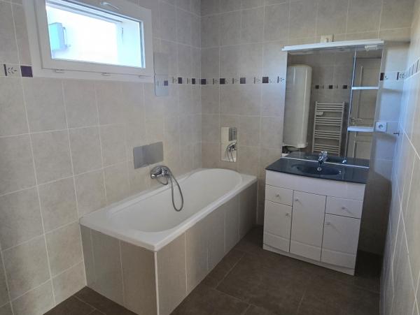Location Appartement 3 pièces Fuveau (13710) - CENTRE-VILLE