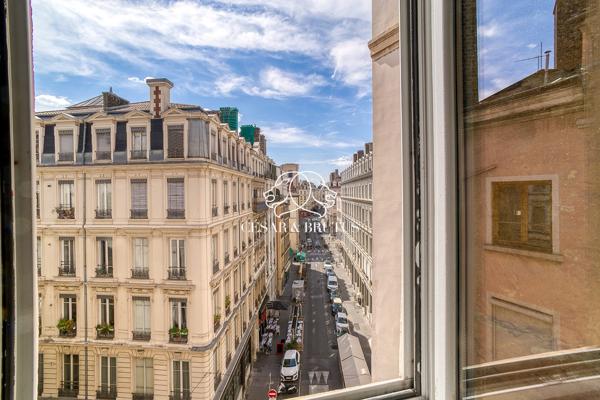 T2 de 31 m² avec cachet & vue panoramique – Lyon 1er Opéra