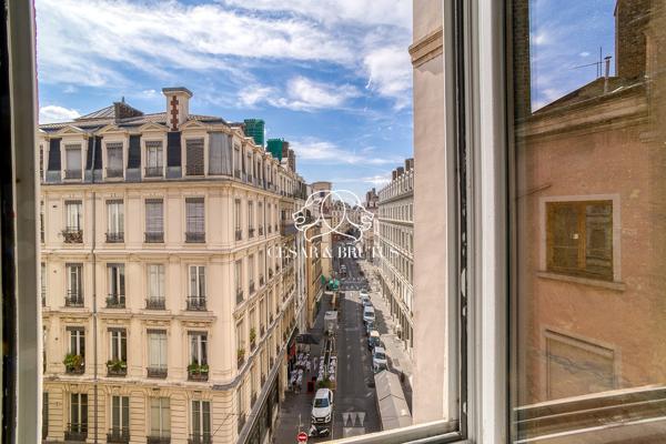 T2 de 31 m² avec cachet & vue panoramique – Lyon 1er Opéra