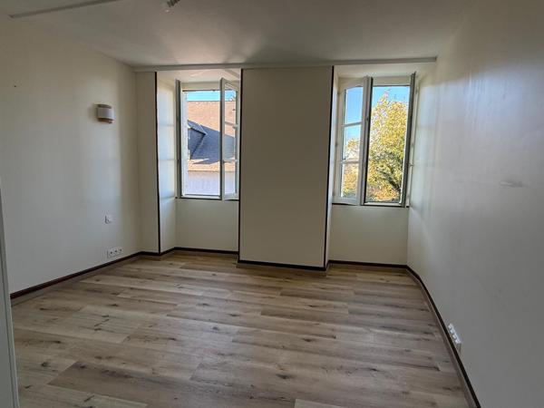 Oloron-Sainte-Marie (64400) MAISON DE VILLE RENOVEE DANS QUARTIER HISTORIQUE