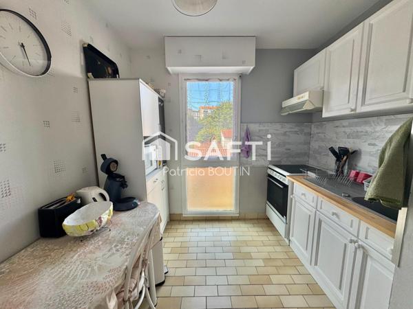 APPARTEMENT 2 CHAMBRES + CAVE ET PLACE DE PARKING COUVERTE A NIORT !