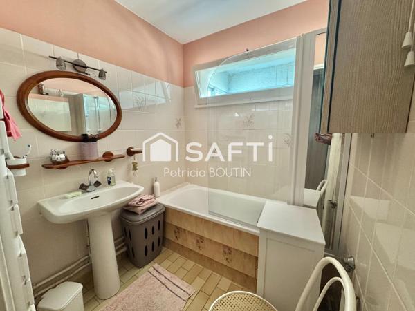 APPARTEMENT 2 CHAMBRES + CAVE ET PLACE DE PARKING COUVERTE A NIORT !