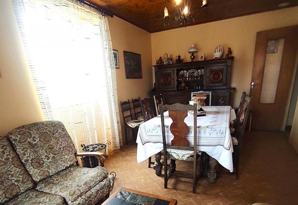 Fort potentiel pour cette maison de plain pied à Saint Allouestre à rénover entièrement