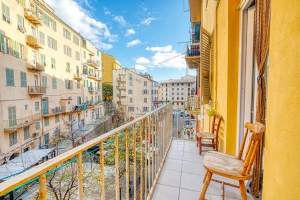 Appartement 4 pièces 81m² centre-ville Bastia à rénover