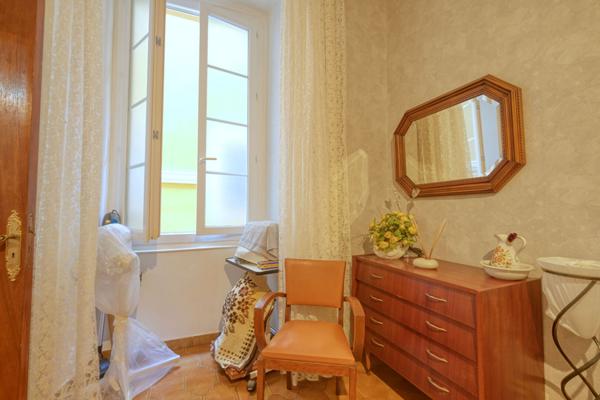 Appartement 4 pièces 81m² centre-ville Bastia à rénover